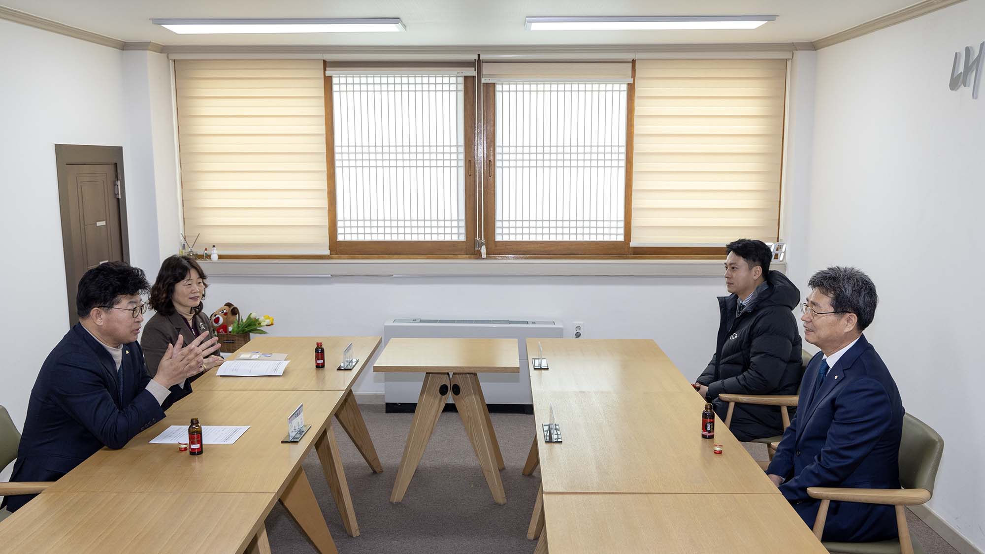 250210_기탁식 - 으뜸새마을금고 본점, 백미 (20kg 115포, 10kg 29포) 기탁 이미지3