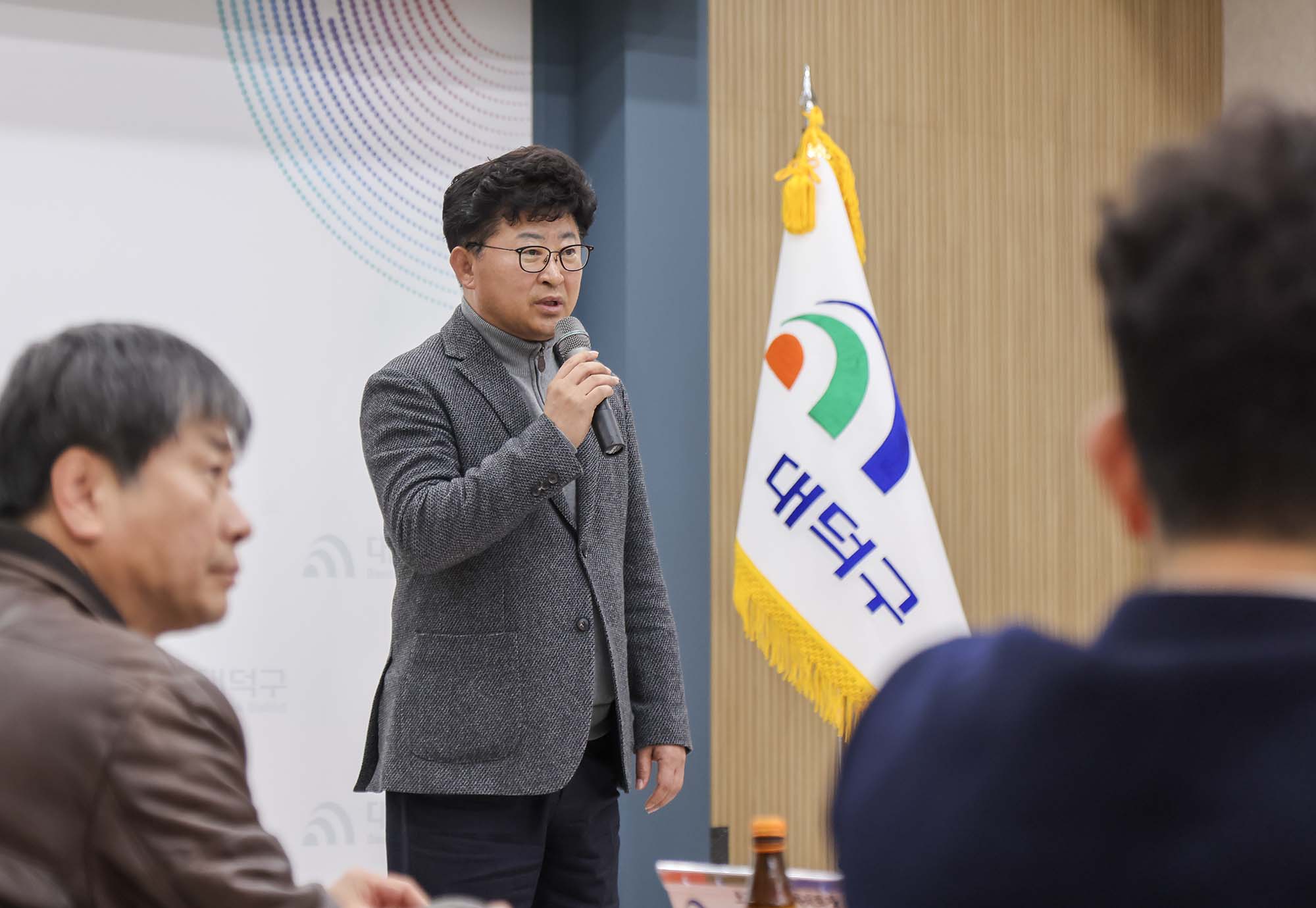 250213_퇴임 주민자치회장 감사패 수여 이미지3