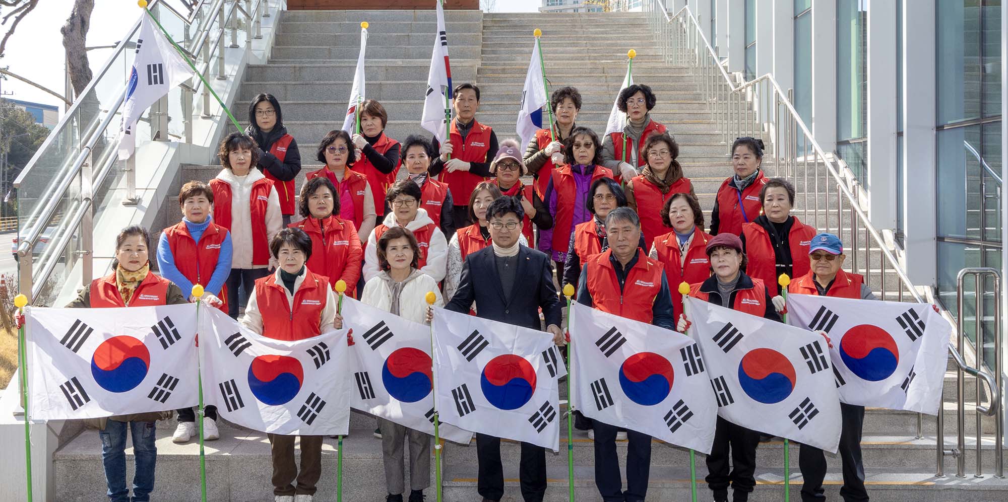 250227_석봉동 제106주년 3.1절 「나라사랑 태극기 달기 운동」 이미지1