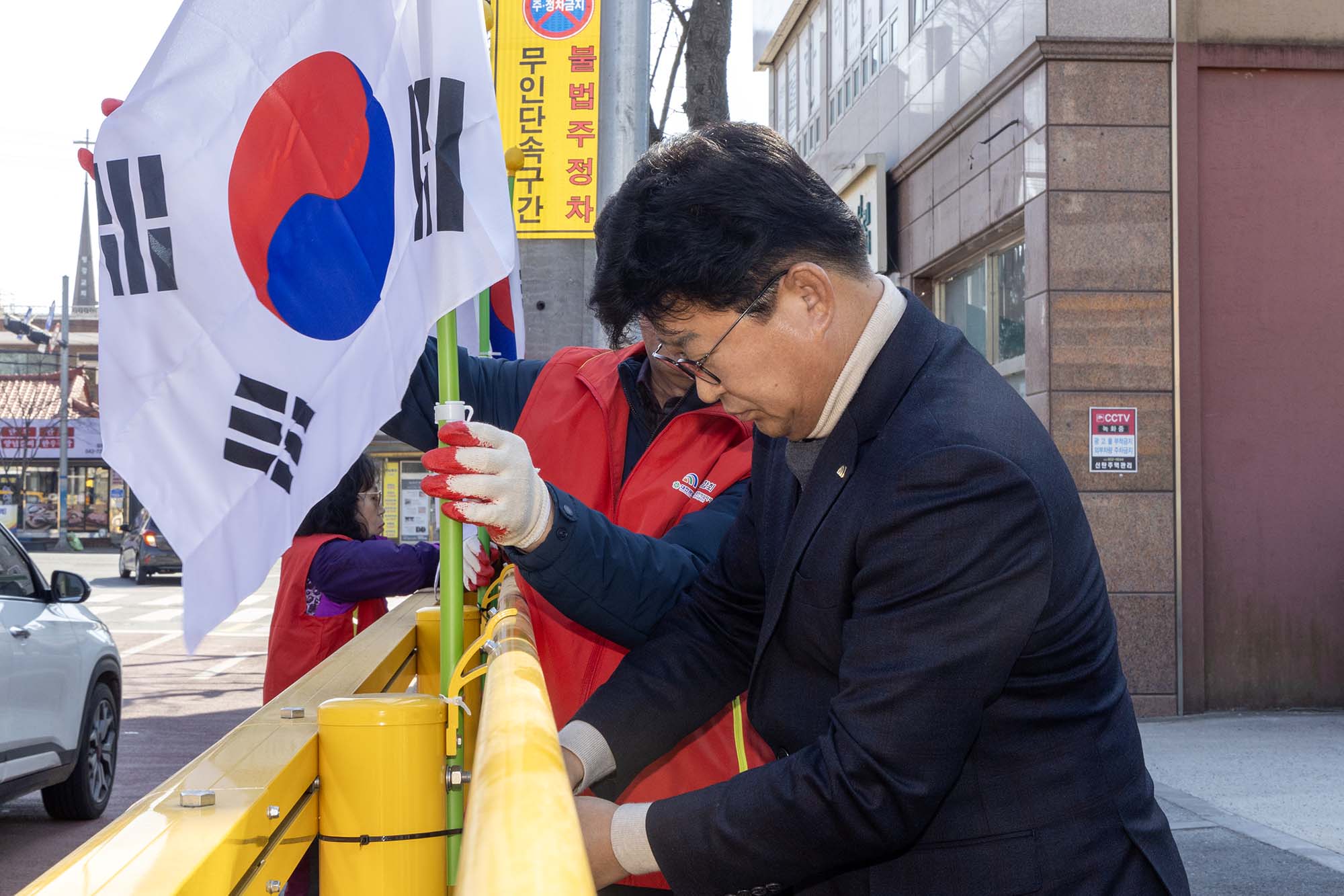 250227_석봉동 제106주년 3.1절 「나라사랑 태극기 달기 운동」 이미지2