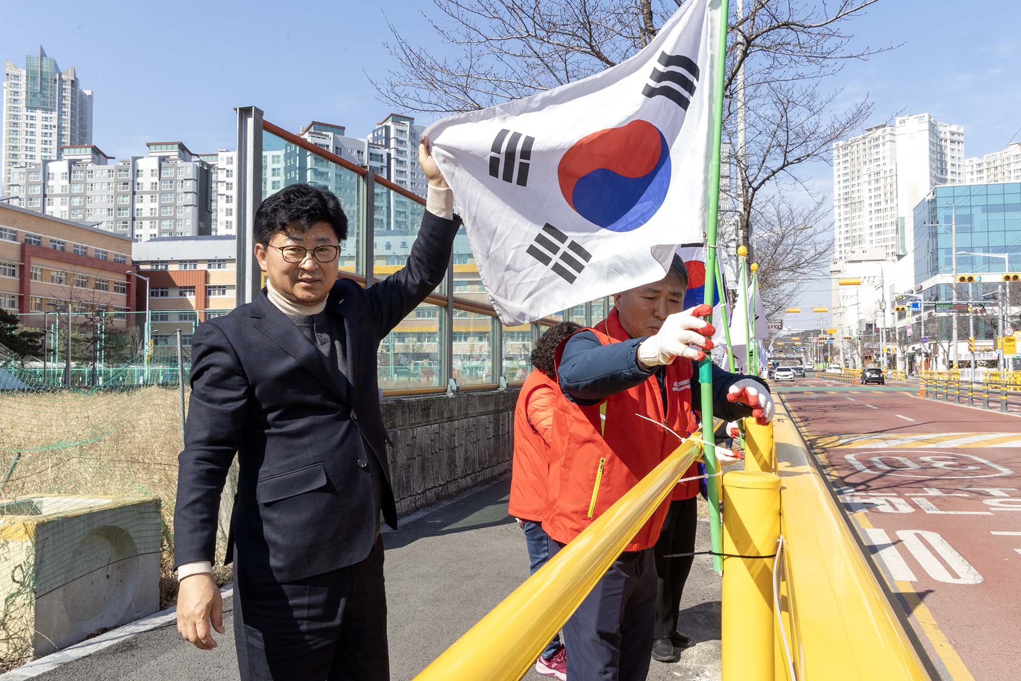 250227_석봉동 제106주년 3.1절 「나라사랑 태극기 달기 운동」 이미지5