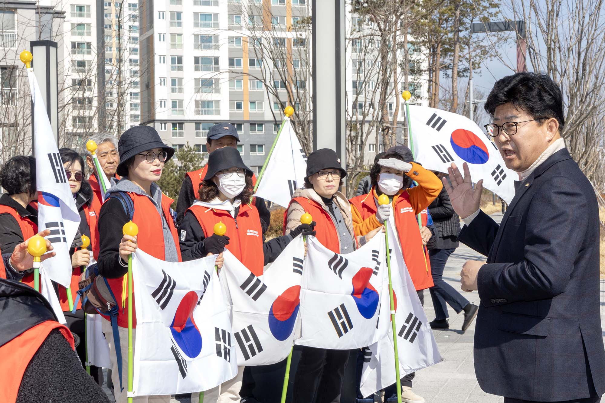 250227_신탄진동 3.1절맞이 태극기 달기 행사 이미지2