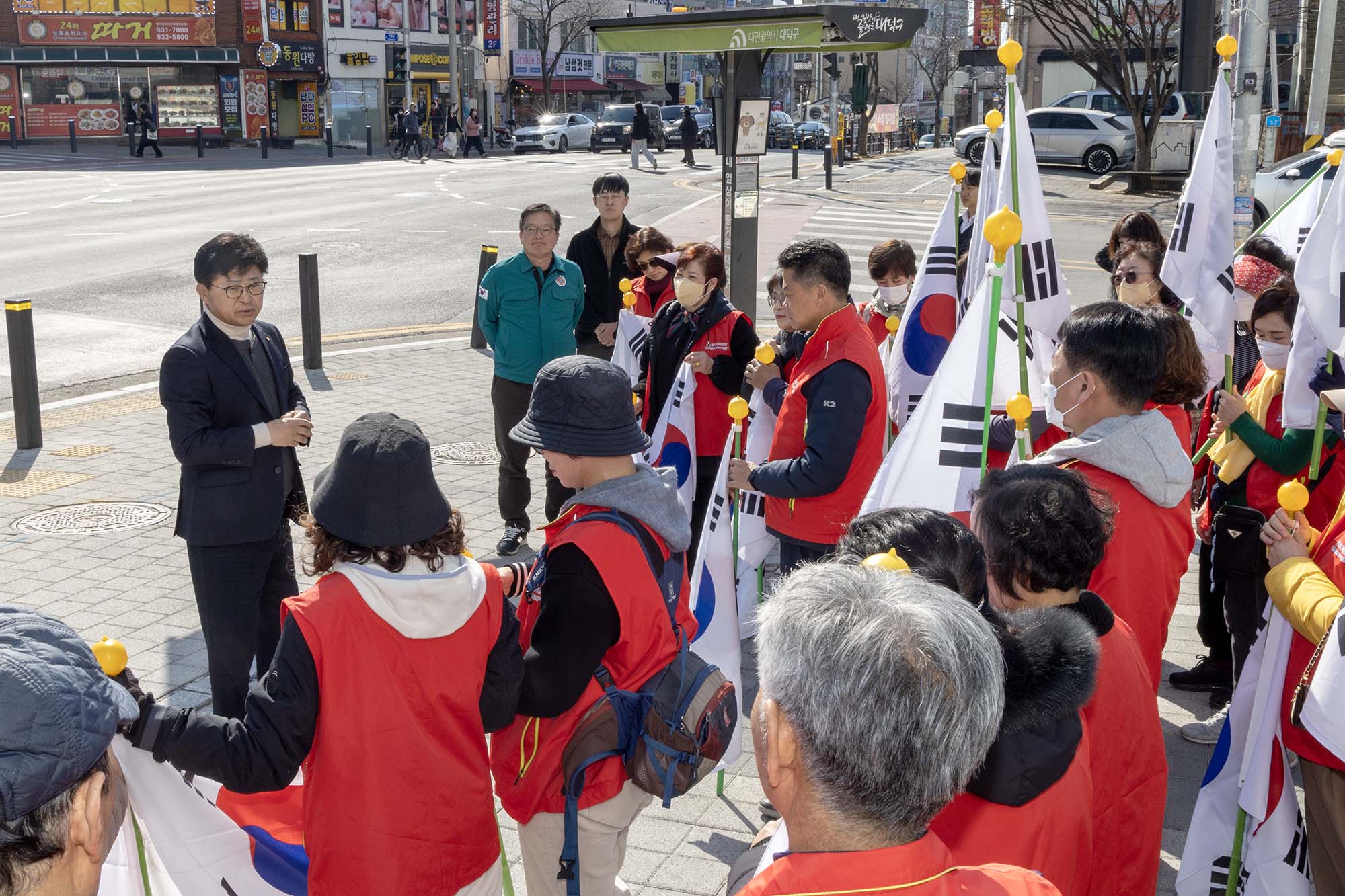 250227_신탄진동 3.1절맞이 태극기 달기 행사 이미지3