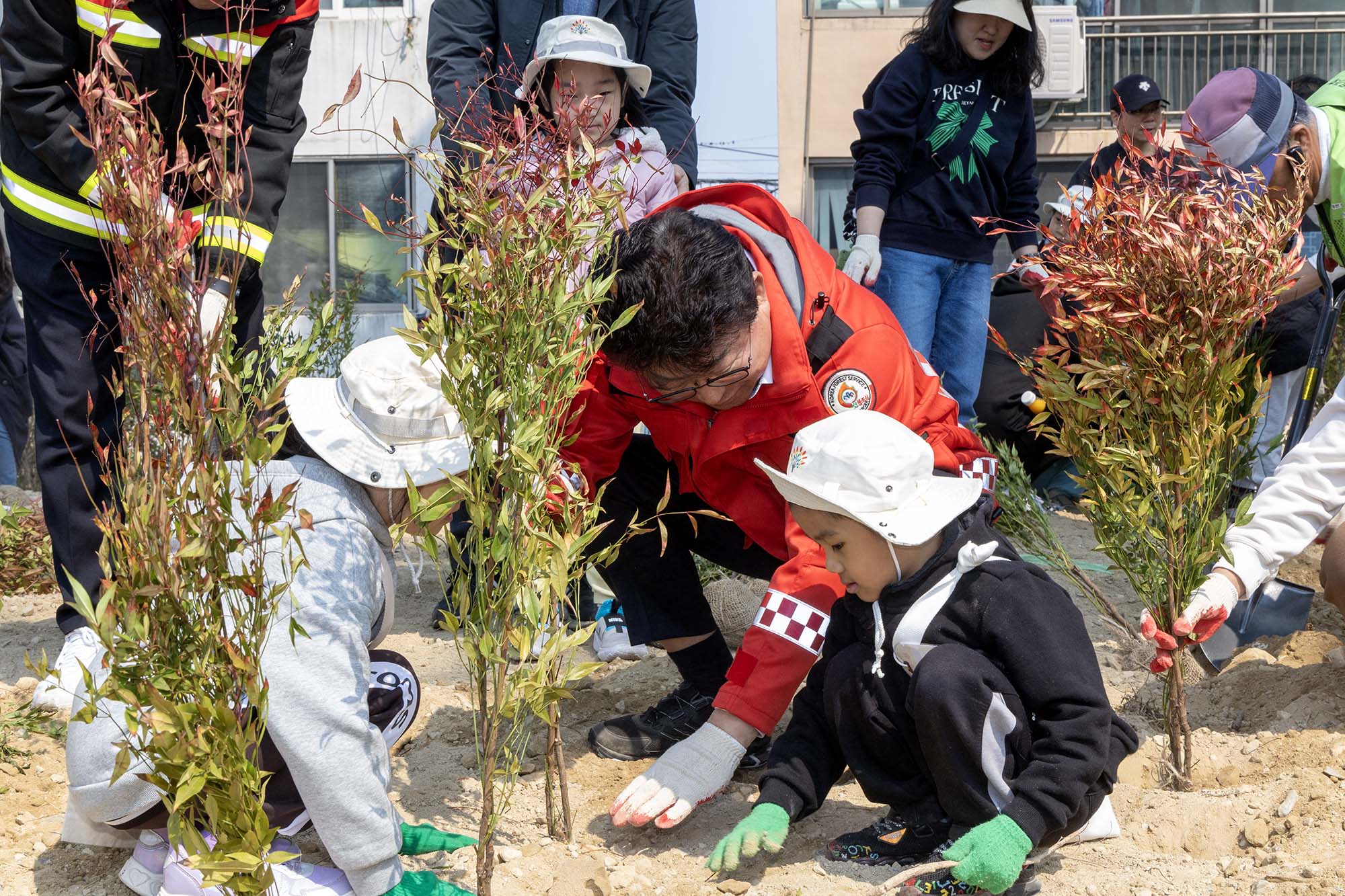 250403_오정근린공원 준공식 및 제80회 식목일 나무심기 행사 이미지4
