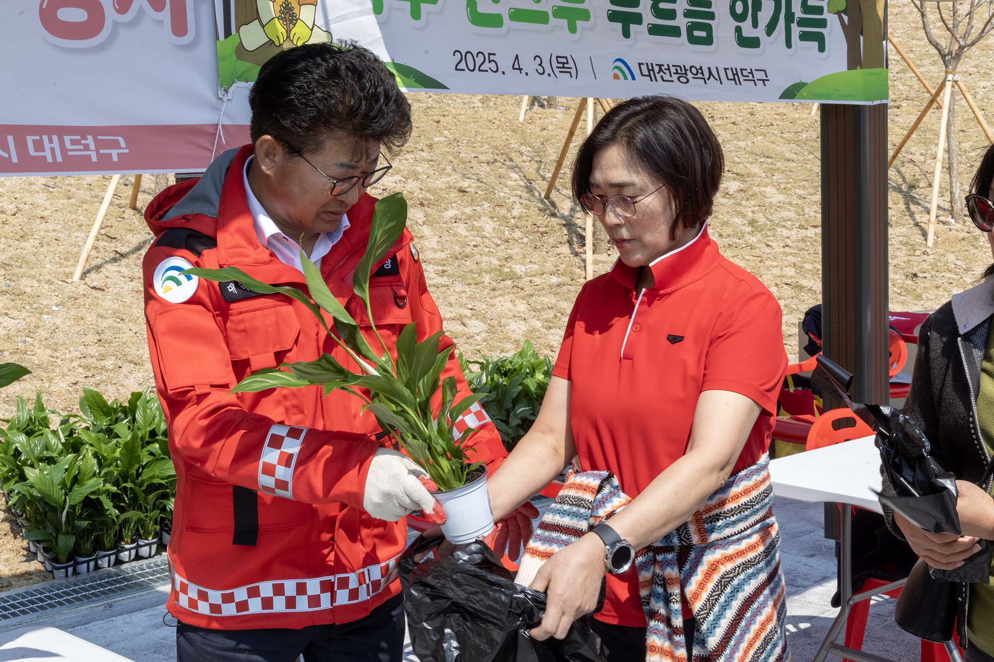 250403_오정근린공원 준공식 및 제80회 식목일 나무심기 행사 이미지6