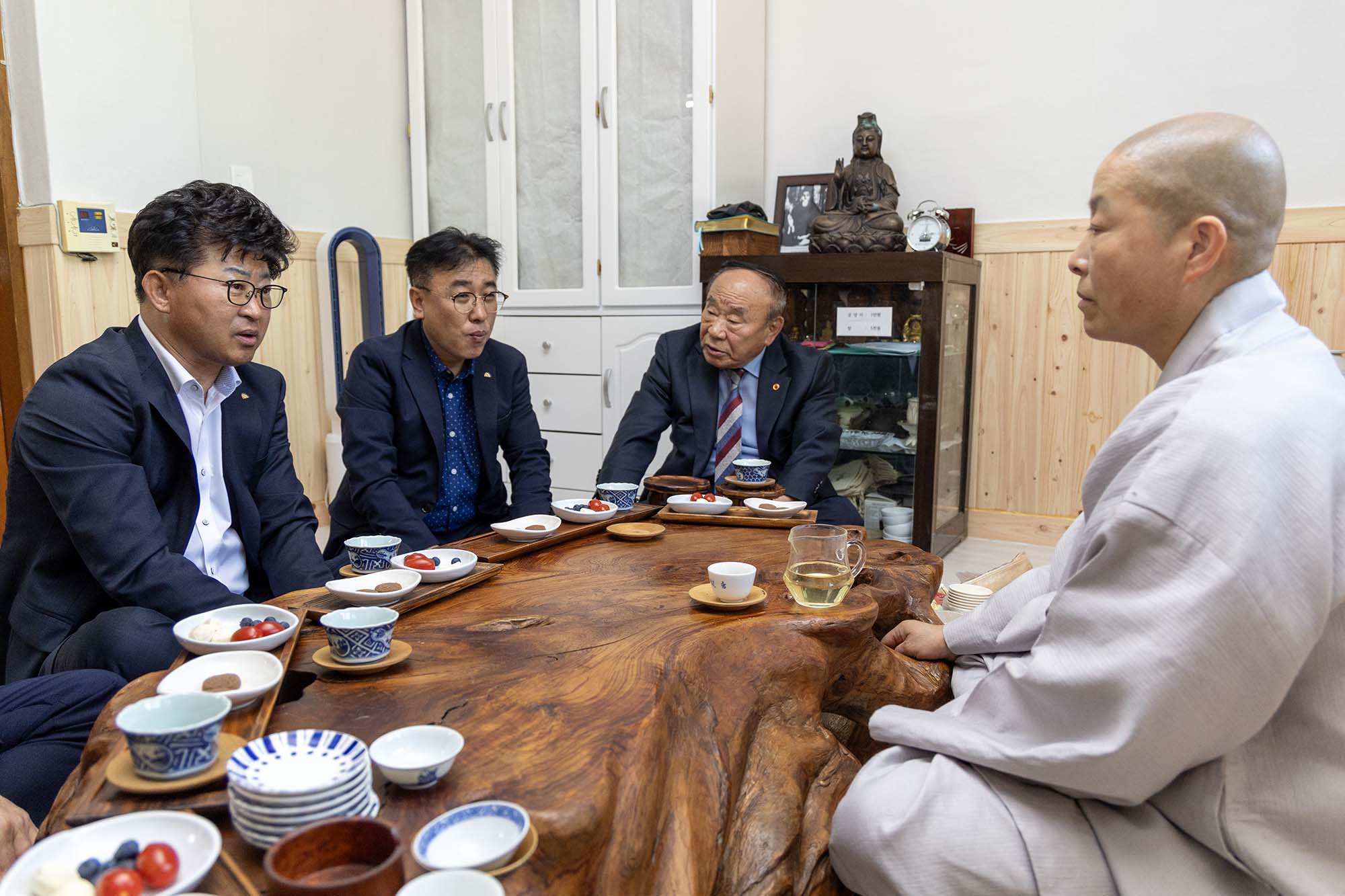 250429_부처님오신날 맞이 관내 사찰 방문 격려 미리보기 이미지