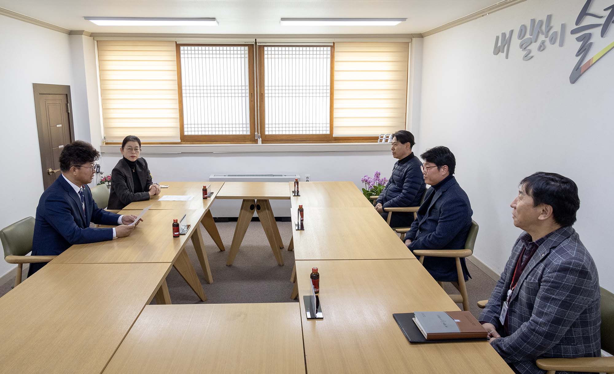 251218_조은시설·새한소방·후생사· 주택경관과 박장규 팀장, 라면 기탁 이미지2