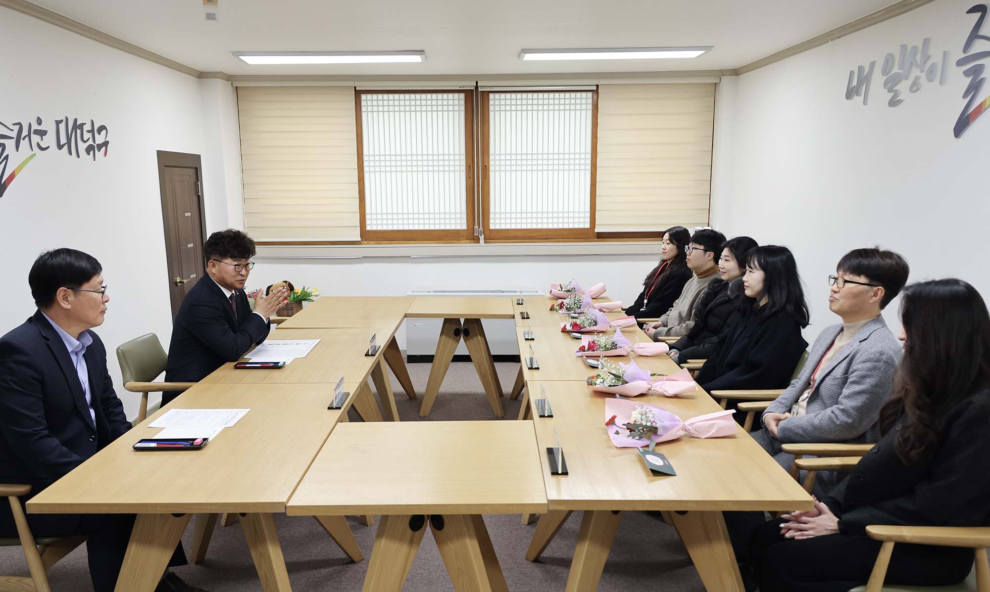 251229_민원처리 마일리지제 우수공무원 격려 간담회 이미지4