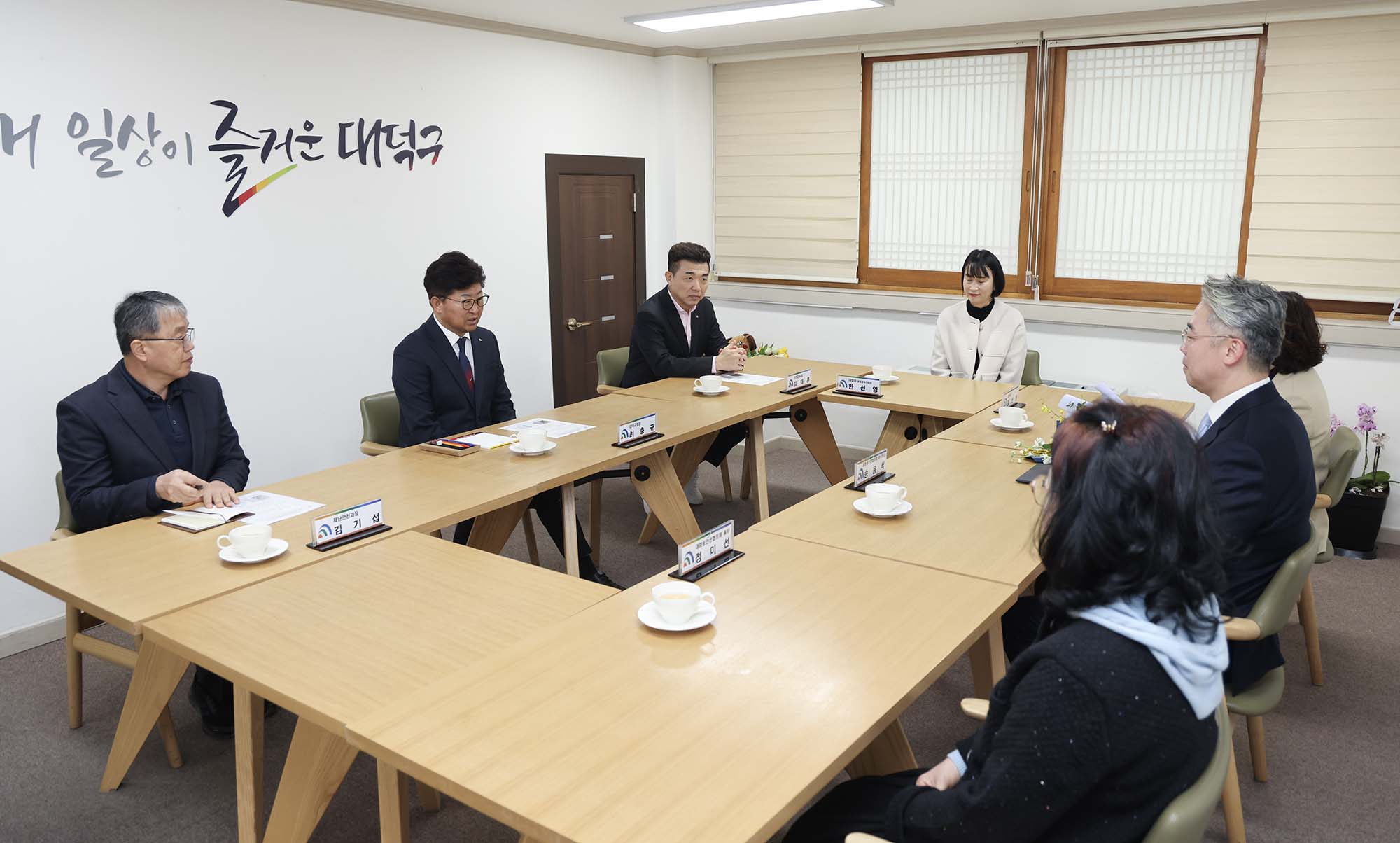 260116_면담 - 안전정책 혁신 유공 행정안전부장관 표창 수상자(송용석 대화동 안전협의체 부위원장) 이미지5