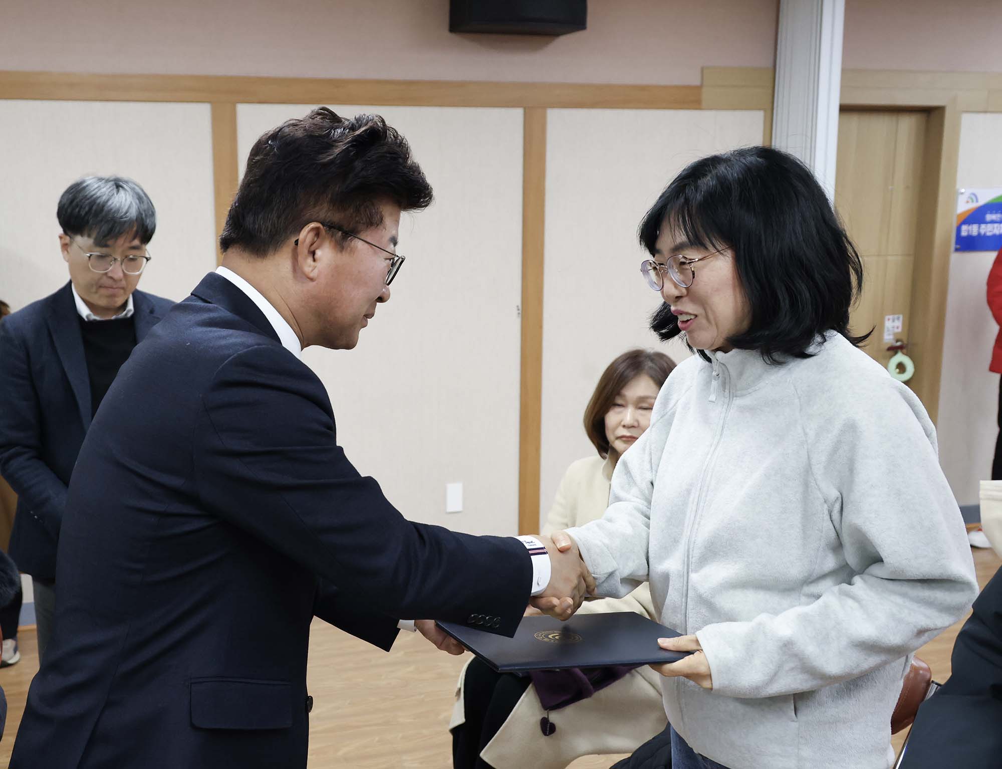 260209_법1동 주민자치위원 위촉식 이미지3