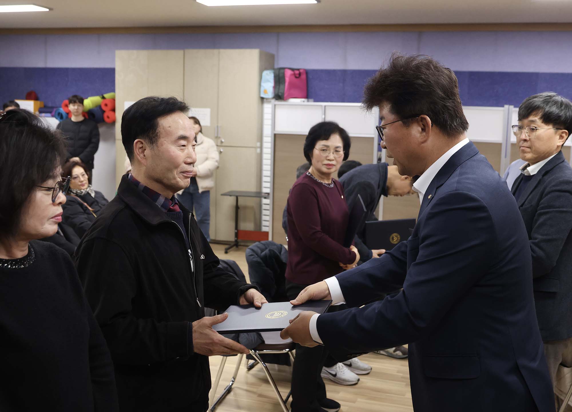 260213_목상동 주민자치회 위원 위촉장 수여 이미지2