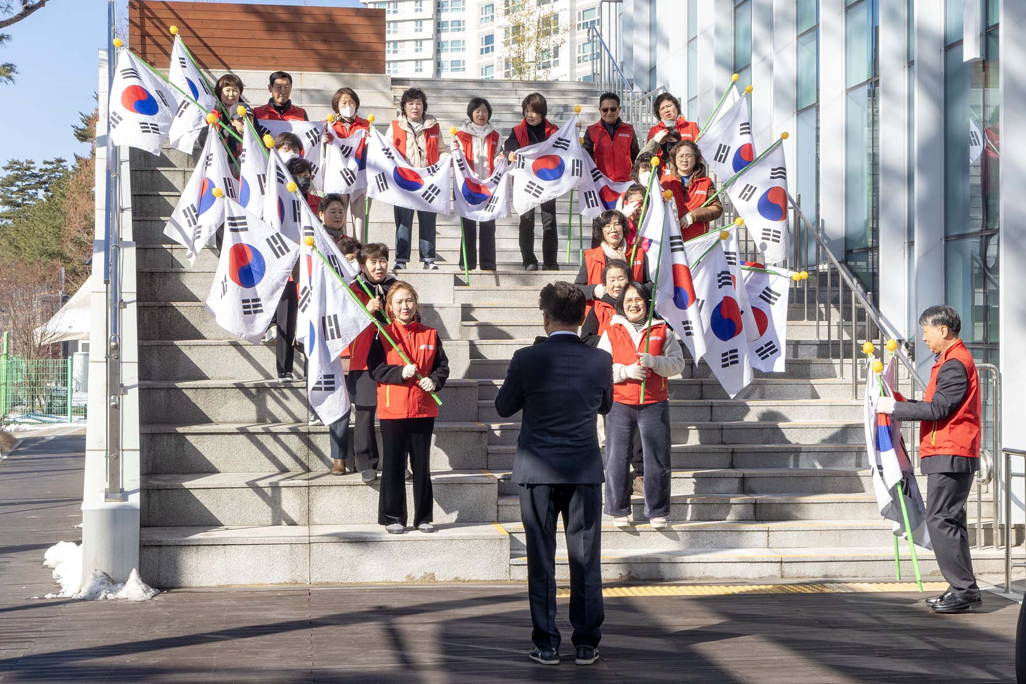 260225_석봉동 통장협의회 제107주년 3·1절 나라사랑 태극기 달기 운동 이미지1