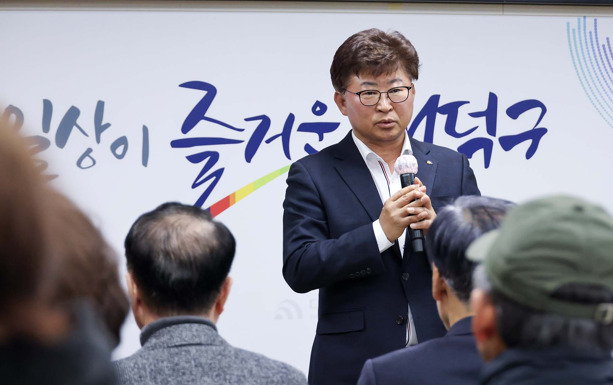 260226_법2동 주민자치회 위원 위촉장 수여 이미지4