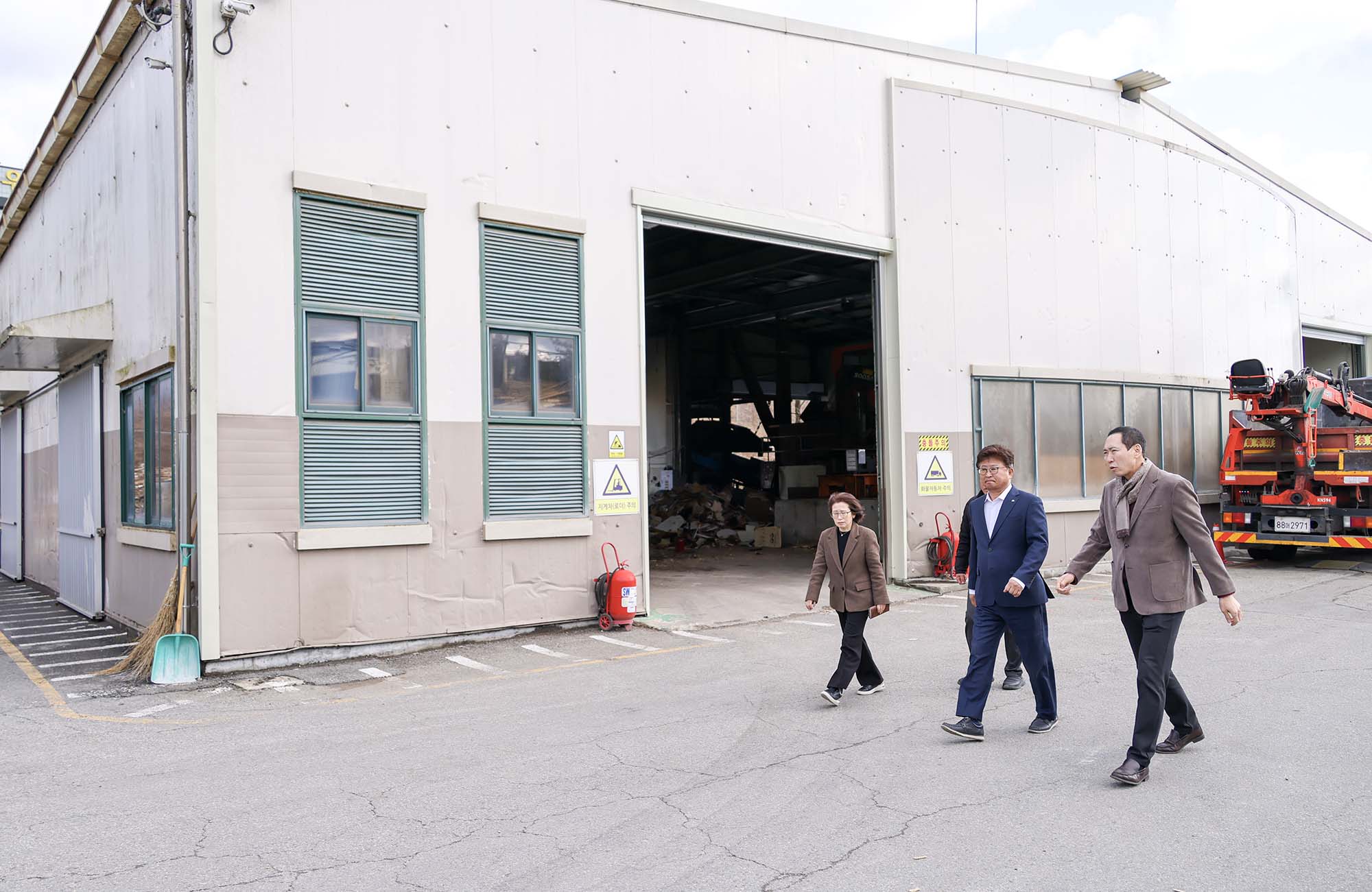 260303_환경관리요원 척사대회 격려 및 자원순환센터 점검 이미지2