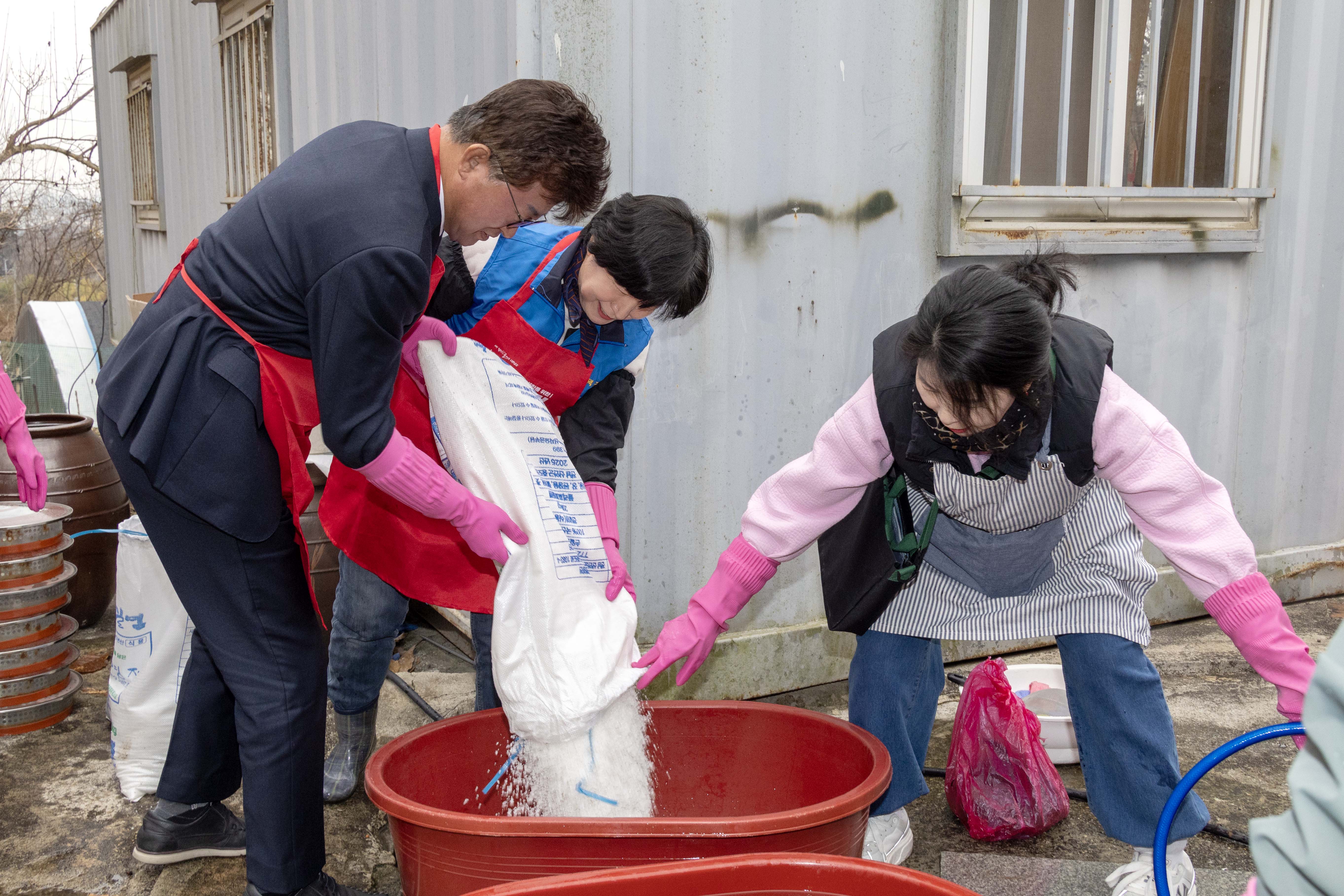 260309_여성단체협의회 주관 제20회 전통 장(醬) 담그기 행사 이미지1