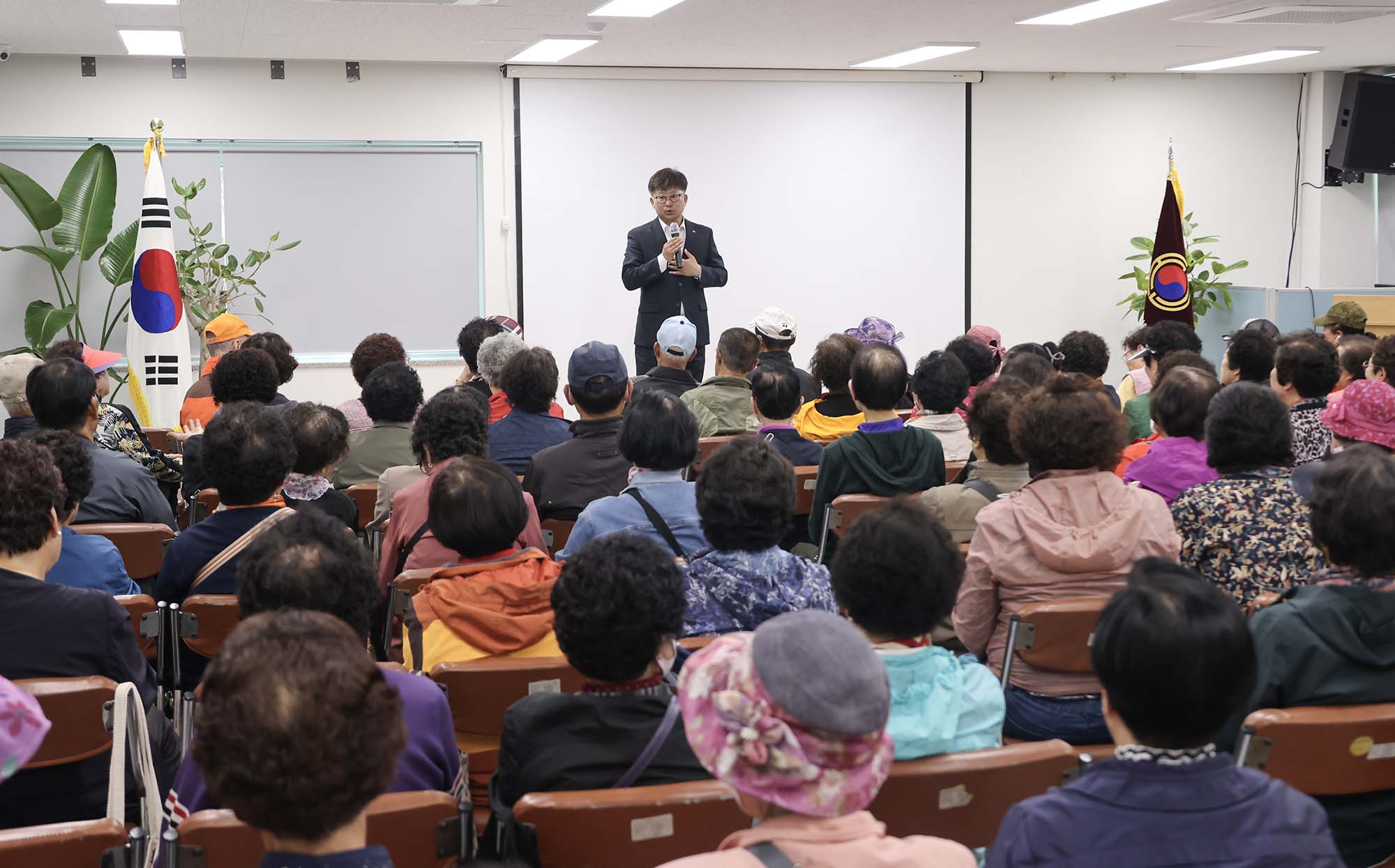260421_대한노인회 대덕구지회 노인일자리 참여자 안전·직무 교육 이미지4