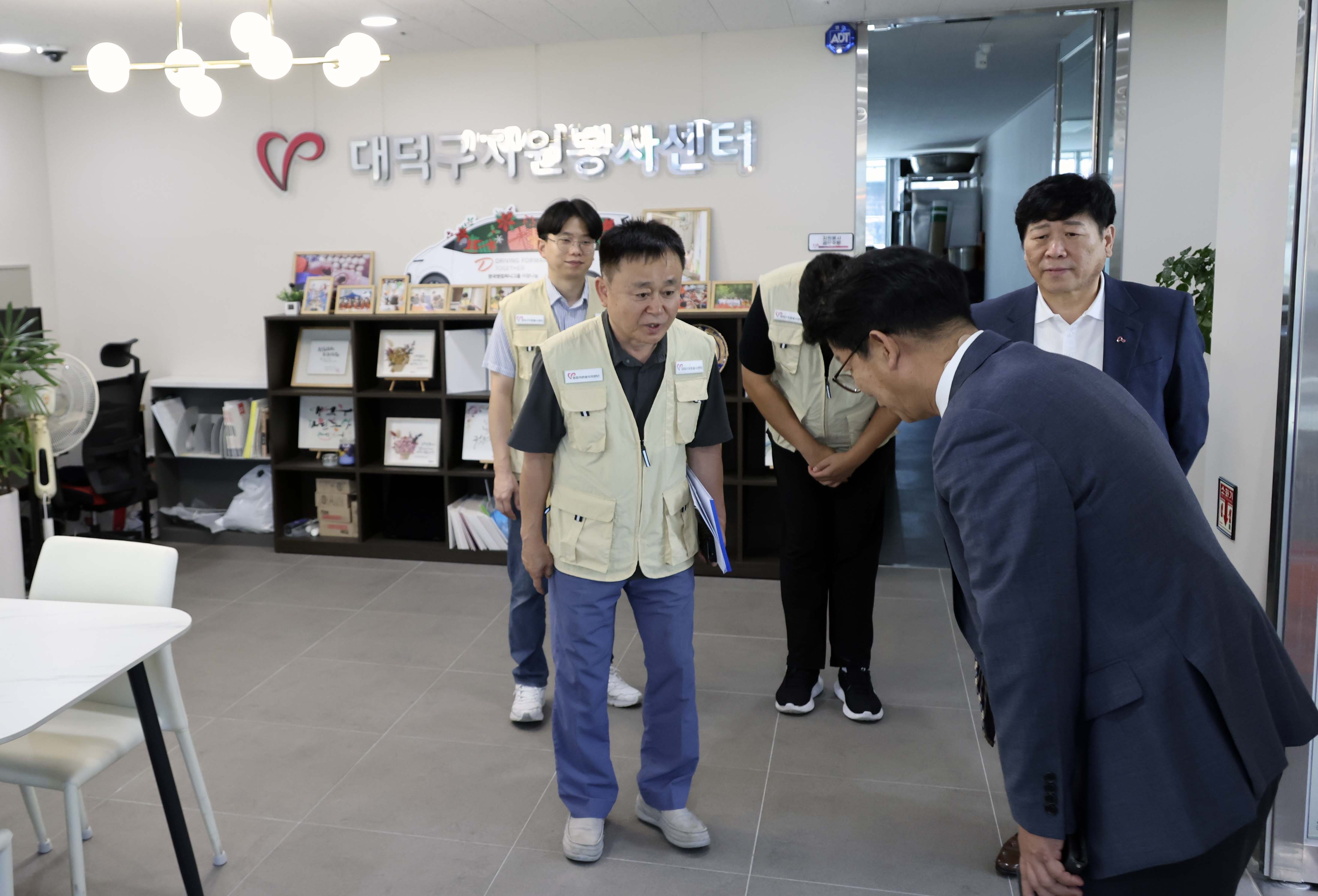 260908_유관단체 격려 방문(자원봉사센터, 공동체지원센터) 이미지5