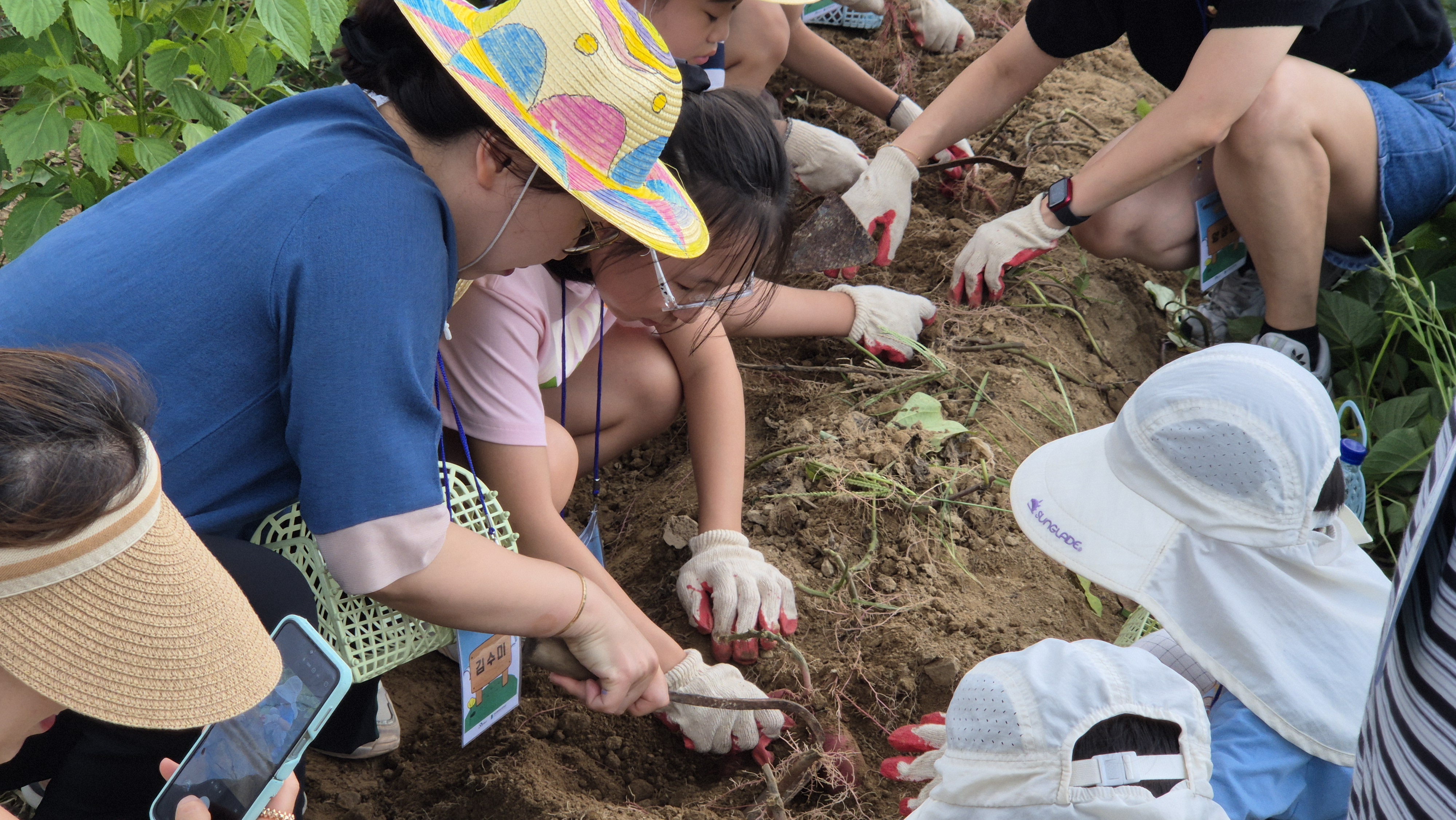 “머무르고, 일하고, 다시 찾는.. 이미지
